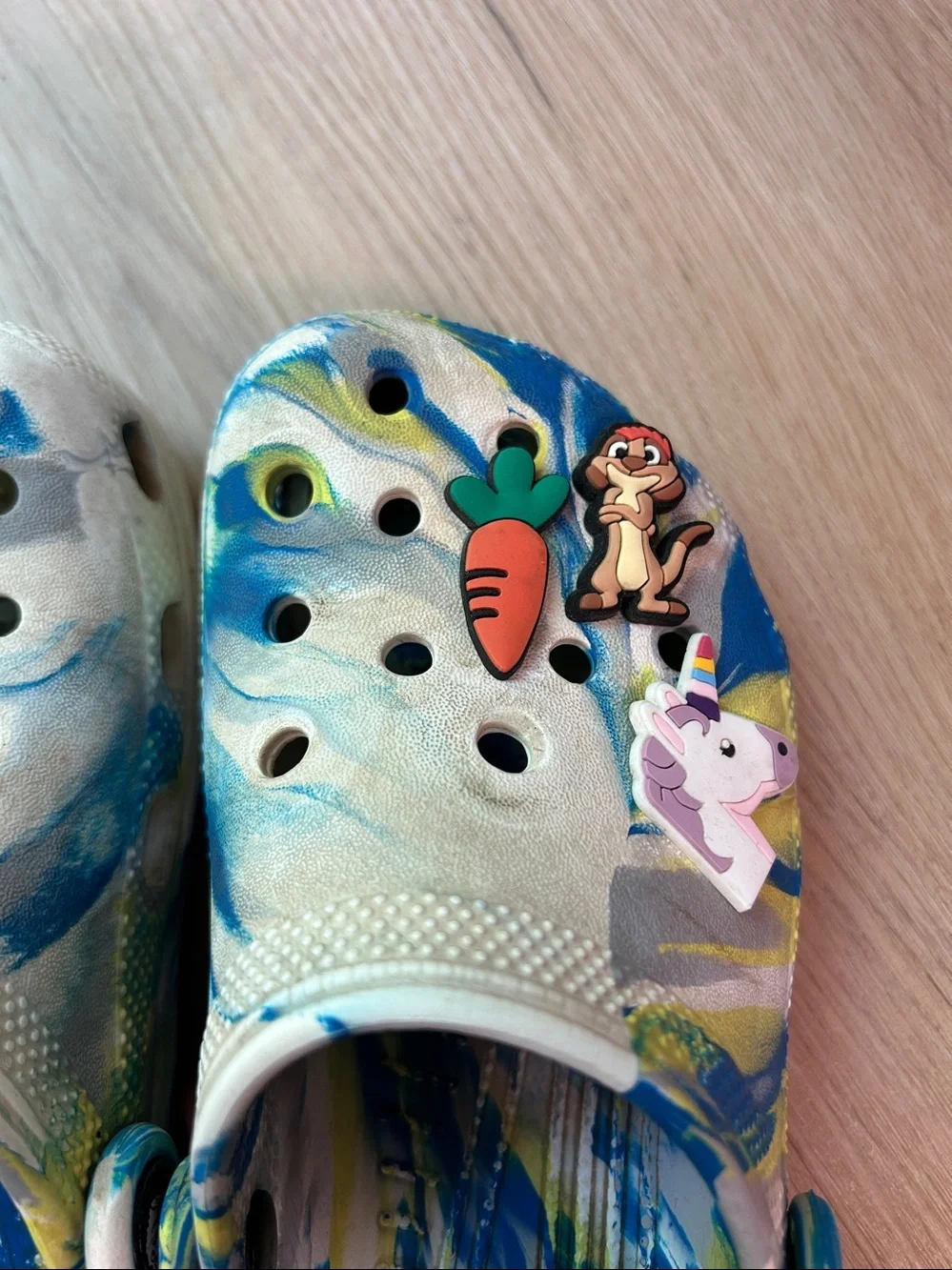 CROCS Kids' Classic Tie-Dye Marble Clogs with Charms size J 1 Little Kids